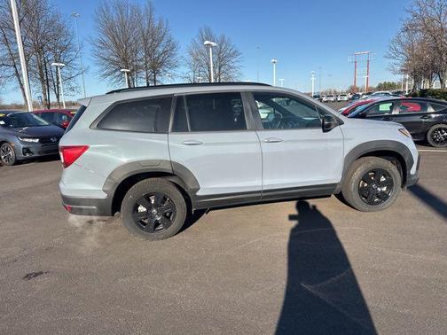 Sonic Gray Pearl 2022 Honda Pilot AWD TrailSport