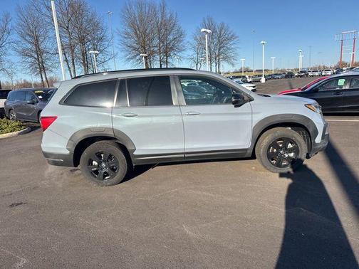 Sonic Gray Pearl 2022 Honda Pilot AWD TrailSport