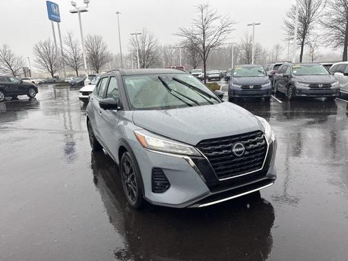 2023 Nissan Kicks SR