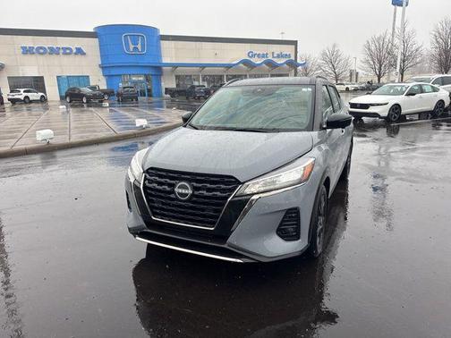 2023 Nissan Kicks SR