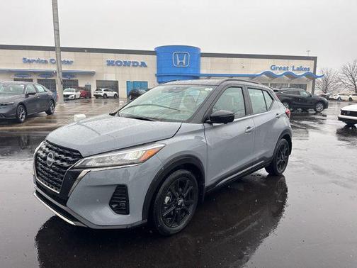 2023 Nissan Kicks SR