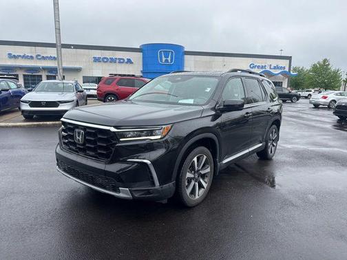 Crystal Black Pearl 2024 Honda Pilot Touring 8-Passenger