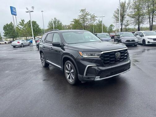 Crystal Black Pearl 2024 Honda Pilot Touring 8-Passenger