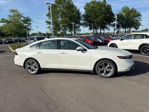 Platinum White Pearl 2024 Honda Accord EX