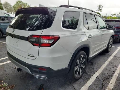 Platinum White Pearl 2024 Honda Pilot Touring