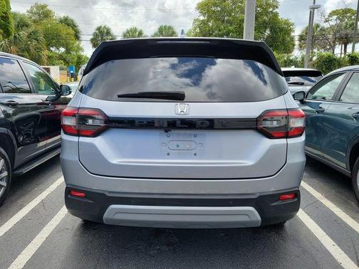 Lunar Silver Metallic 2023 Honda Pilot EX-L 8-Passenger