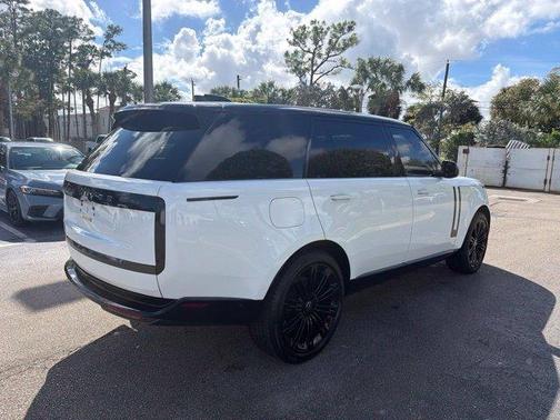Fuji White 2025 Land Rover Range Rover P400 SE 7 Seat