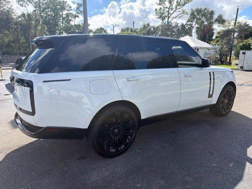 Fuji White 2025 Land Rover Range Rover P400 SE 7 Seat