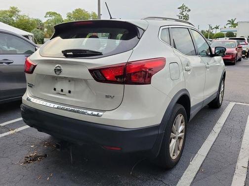 White 2018 Nissan Rogue Sport SV