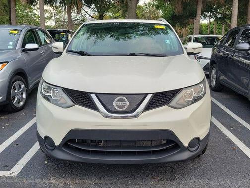 White 2018 Nissan Rogue Sport SV