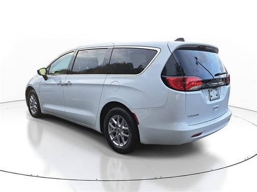 2024 Chrysler Voyager LX