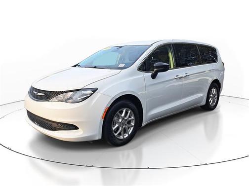2024 Chrysler Voyager LX