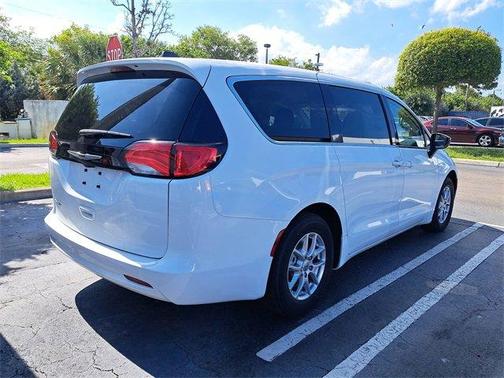 2024 Chrysler Voyager LX