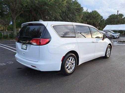 2024 Chrysler Voyager LX