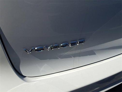 2024 Chrysler Voyager LX