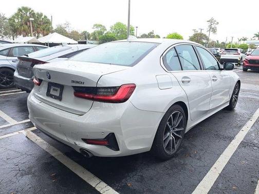 2019 BMW 330 i