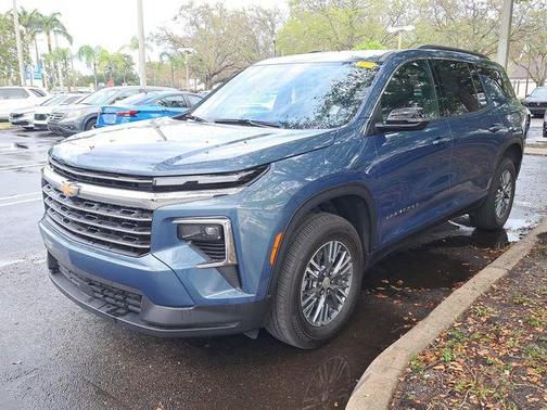 2025 Chevrolet Traverse LT