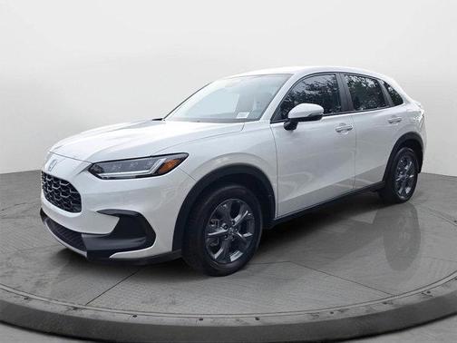 Platinum White Pearl 2026 Honda HR-V LX