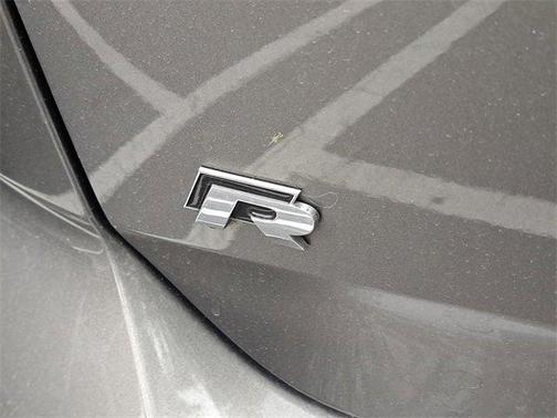 2017 Volkswagen Golf R 4-Door