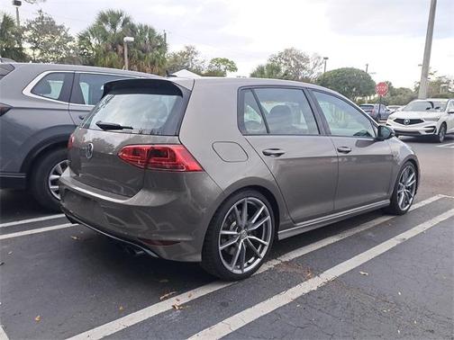 2017 Volkswagen Golf R 4-Door