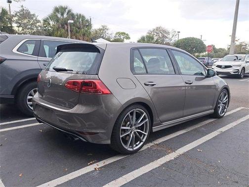 2017 Volkswagen Golf R 4-Door