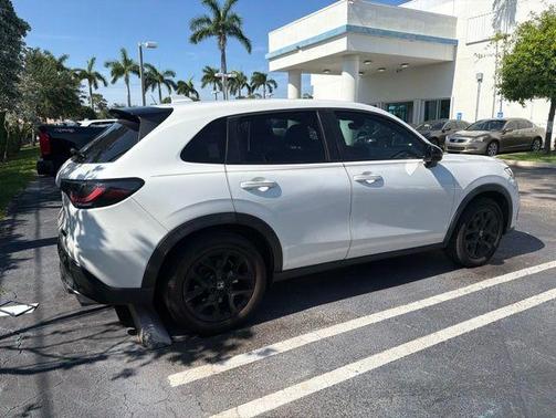 Platinum White Pearl 2023 Honda HR-V Sport