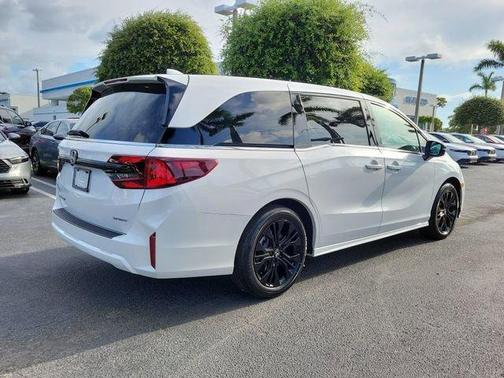Platinum White Pearl 2025 Honda Odyssey Sport-L
