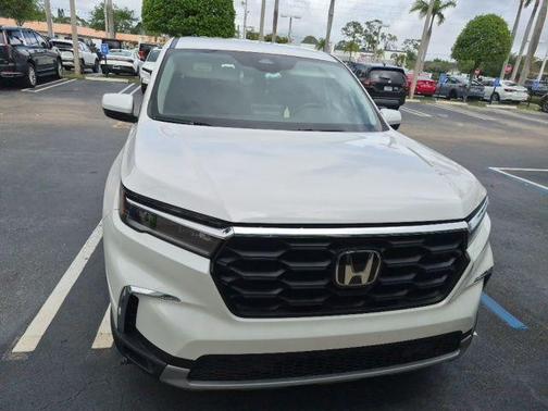 Platinum White Pearl 2023 Honda Pilot EX-L 8-Passenger