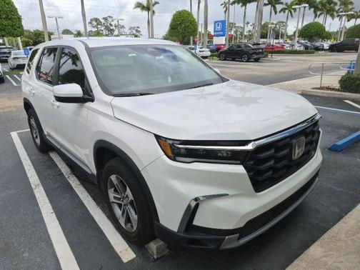 Platinum White Pearl 2023 Honda Pilot EX-L 8-Passenger