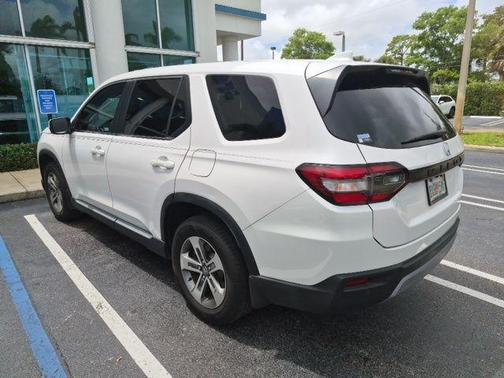 Platinum White Pearl 2023 Honda Pilot EX-L 8-Passenger