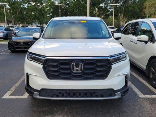 Platinum White Pearl 2023 Honda Pilot EX-L 8-Passenger