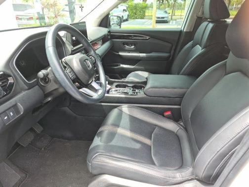 Platinum White Pearl 2023 Honda Pilot EX-L 8-Passenger