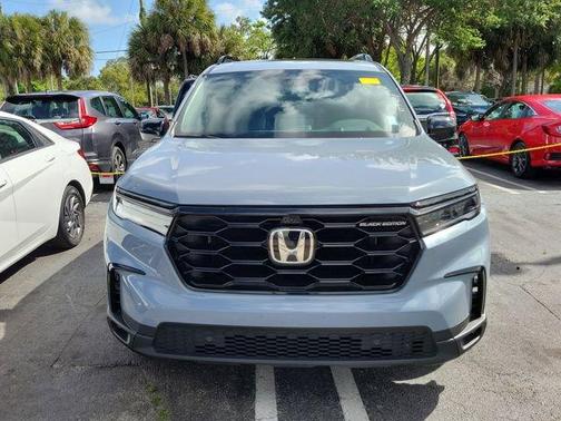 Sonic Gray Pearl 2025 Honda Pilot Black Edition