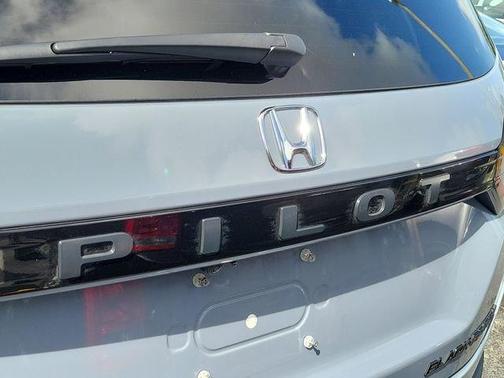Sonic Gray Pearl 2025 Honda Pilot Black Edition