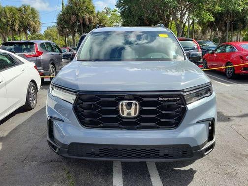 Sonic Gray Pearl 2025 Honda Pilot Black Edition