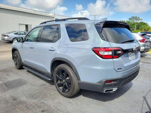 Sonic Gray Pearl 2025 Honda Pilot Black Edition