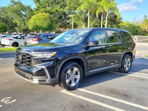 Crystal Black Pearl 2024 Honda Pilot EX-L 7-Passenger