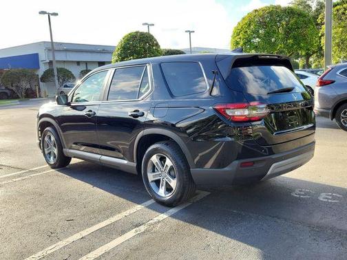 Crystal Black Pearl 2024 Honda Pilot EX-L 7-Passenger