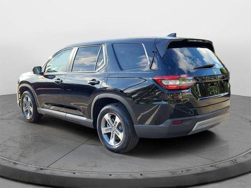 Crystal Black Pearl 2024 Honda Pilot EX-L 7-Passenger