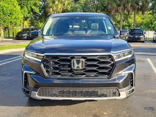 Crystal Black Pearl 2024 Honda Pilot EX-L 7-Passenger