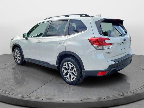 Crystal White Pearl 2022 Subaru Forester Premium