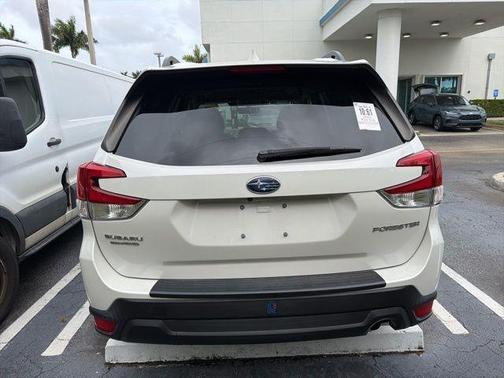 Crystal White Pearl 2022 Subaru Forester Premium