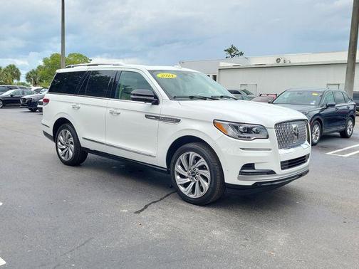 White Metallic 2024 Lincoln Navigator Premiere