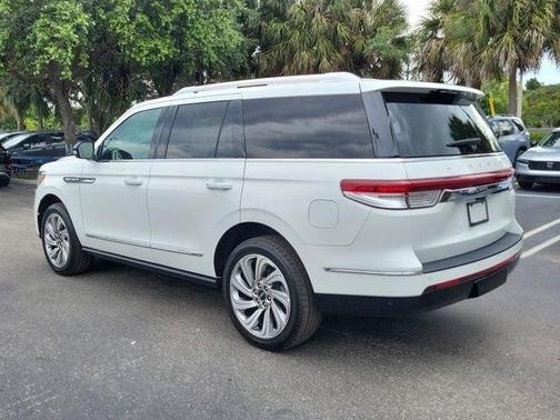 White Metallic 2024 Lincoln Navigator Premiere
