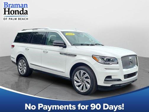 White Metallic 2024 Lincoln Navigator Premiere