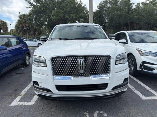White Metallic 2024 Lincoln Navigator Premiere