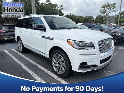 White Metallic 2024 Lincoln Navigator Premiere