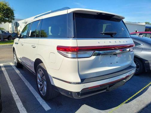 White Metallic 2024 Lincoln Navigator Premiere