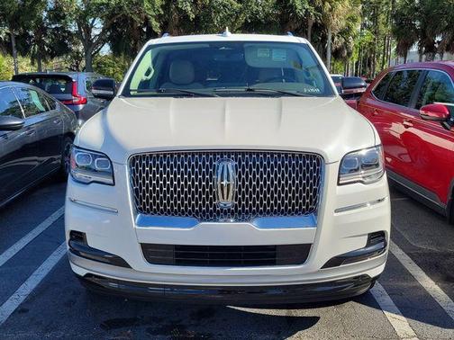 White Metallic 2024 Lincoln Navigator Premiere