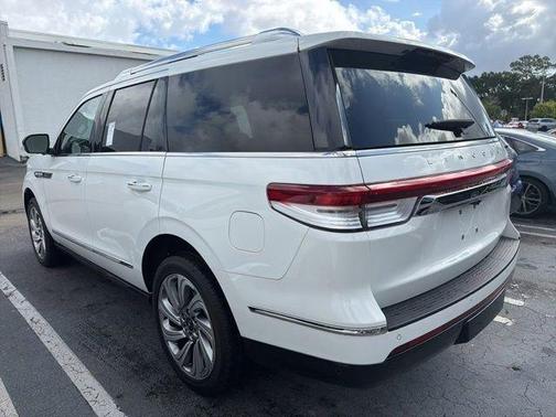 White Metallic 2024 Lincoln Navigator Premiere